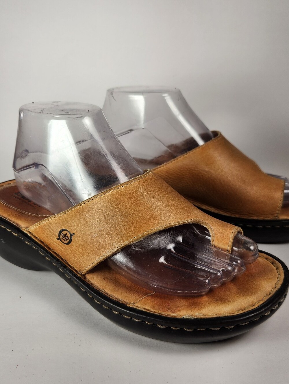 BORN Womens Sandal Size 9 EU 40.5 Brown Leather Slip On Thong Shoe